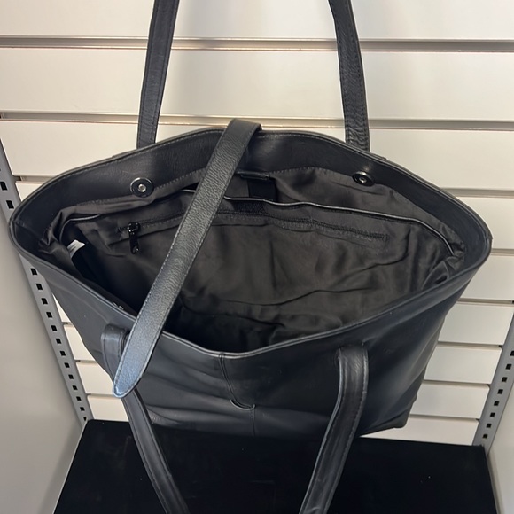 100% Genuine Leather Concealed Carry Shoulder Bag - Picture 7 of 10